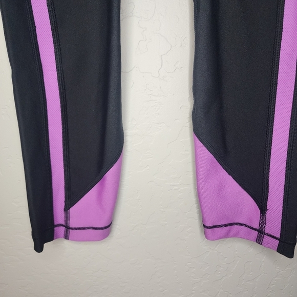 Under Armour Black And Purple Compression Leggings Size Small - Picture 6 of 8